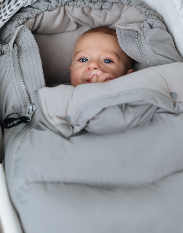 Chancelière universelle pour poussette Love and Carry fermée