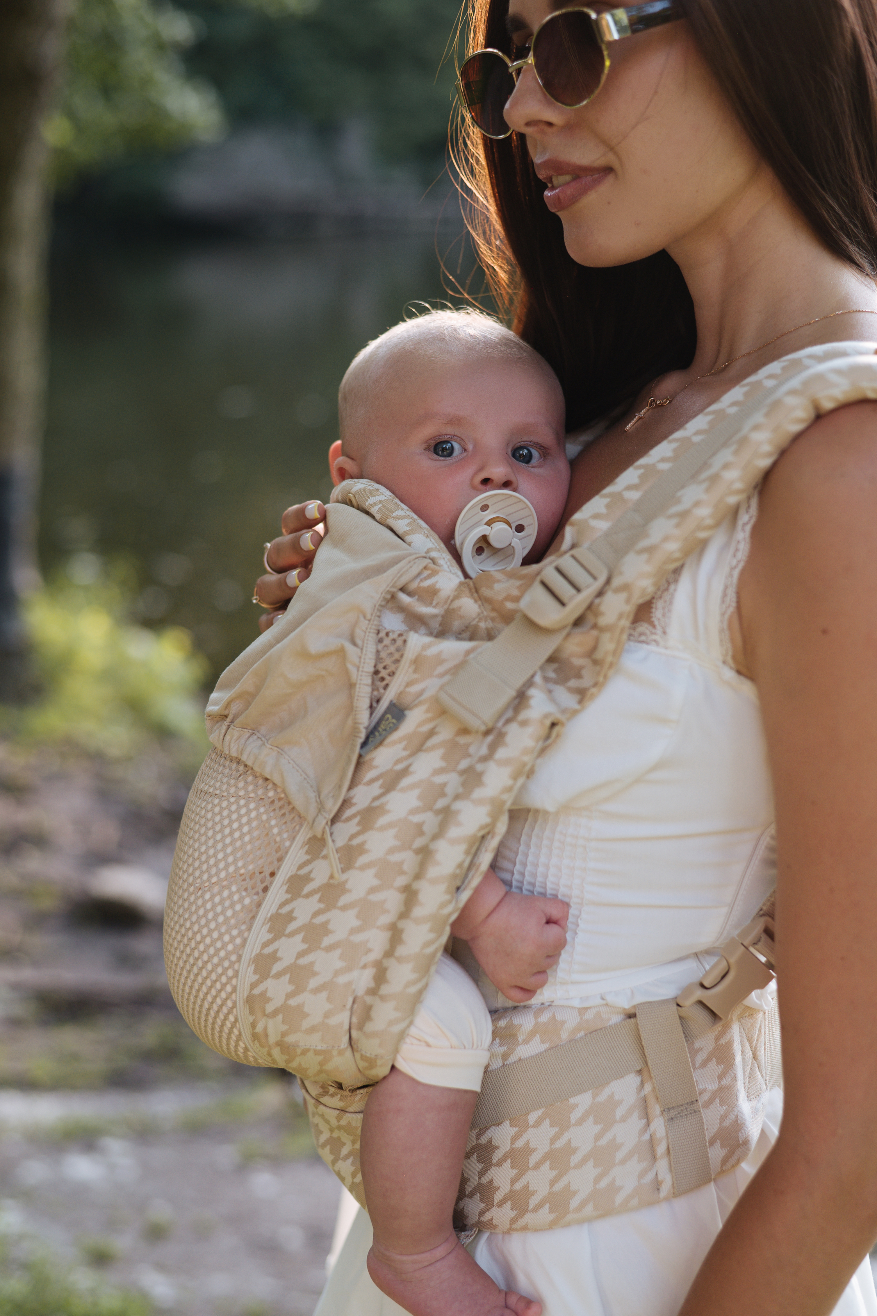ONE Evo Sherwood — porte-bébé physiologique premium